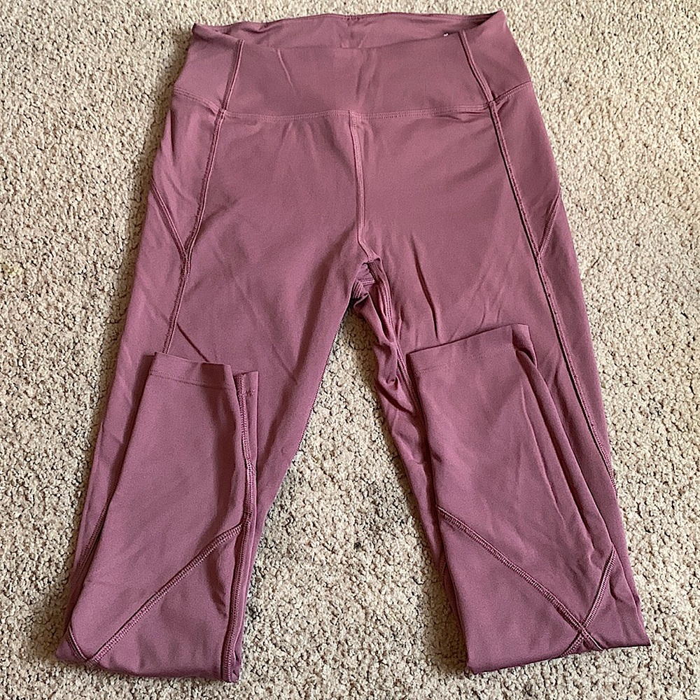 Perfect condition and amazing sporty material!